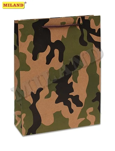 Пакет подарочный из крафт бумаги. 18.5x24.5x7.5 cм. Милитари