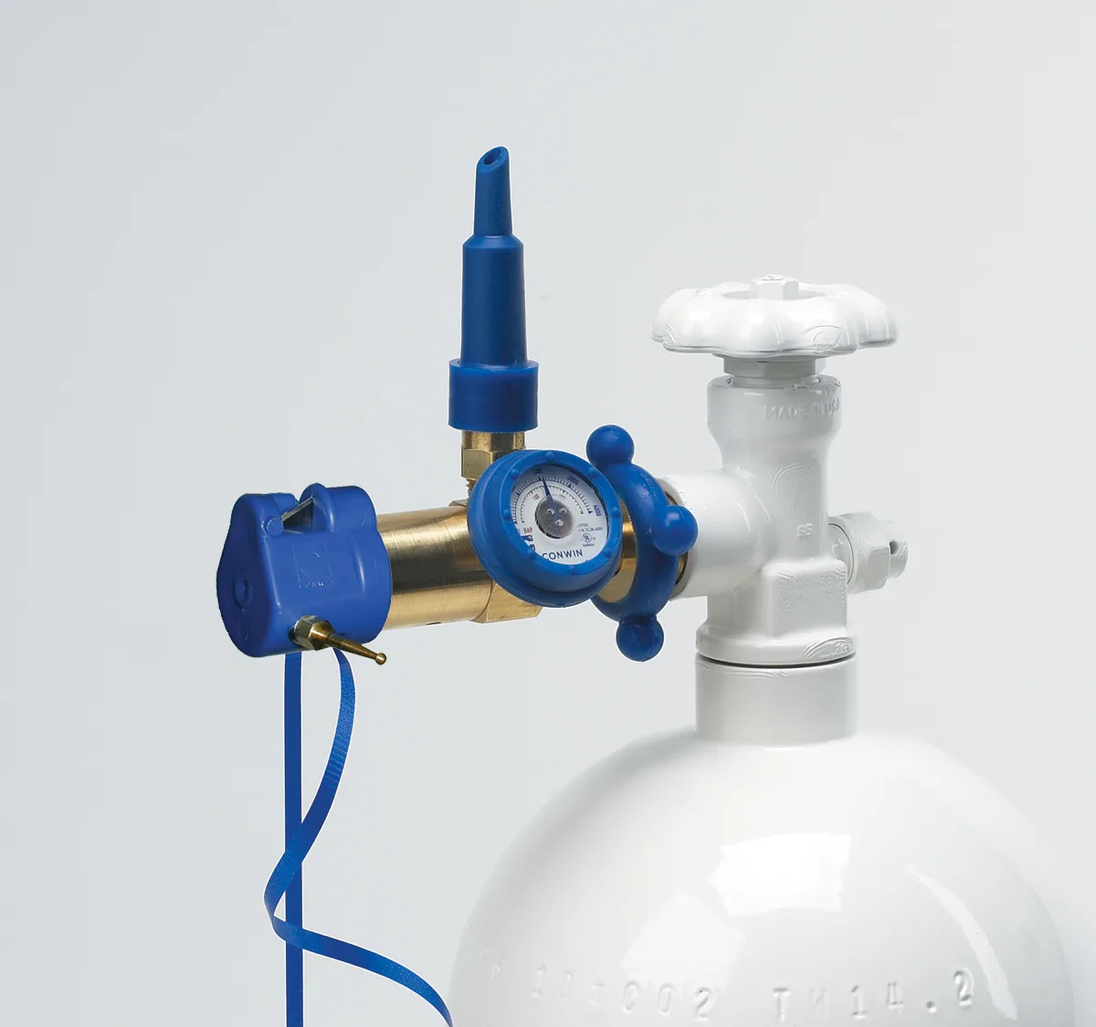 Классическая насадка для баллона с измерителем давления с наклонной ручкой