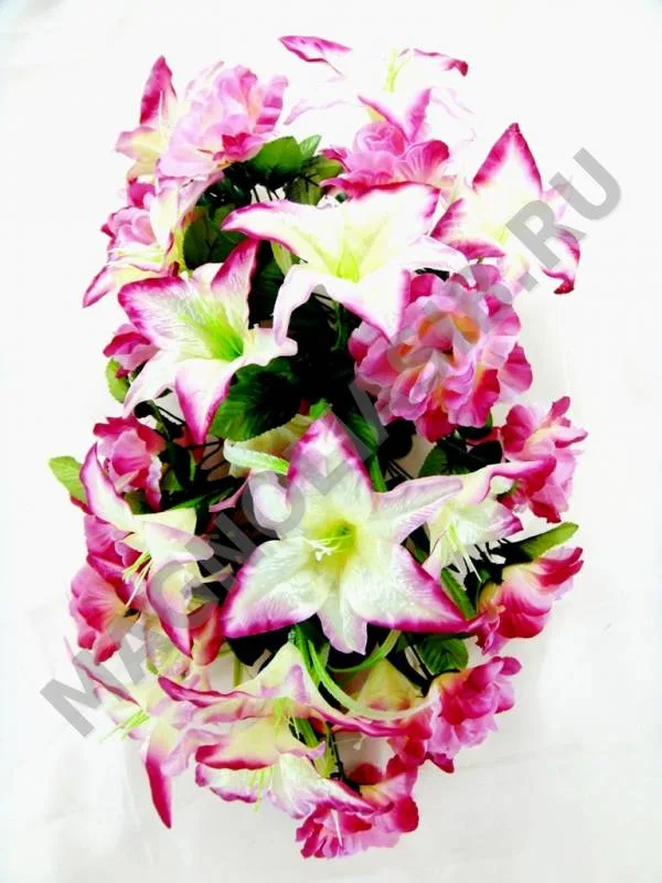 Композиция из роз и лилий атл. на подставке 60 см./ Китай