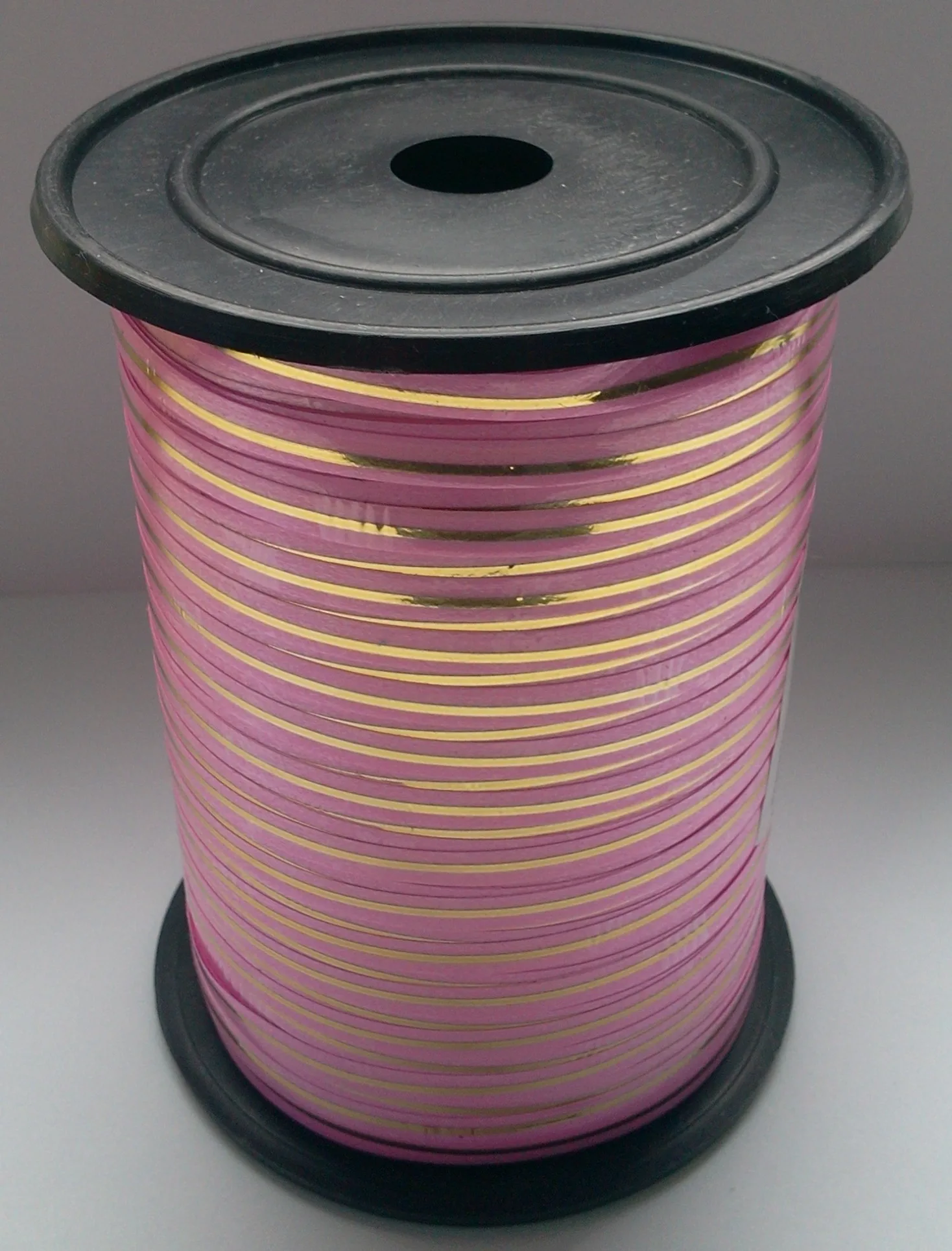 Лента с Золотой полоской	бобина 0,5 см / 250 м Ярко- Розовая (Россия)