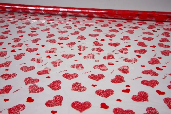 Пленка в рулоне цветная 70см х 0,24кг. Сердца Love is (красн.)