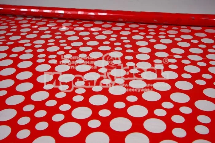 Пленка в рулоне цветная 70см х 0,24кг. Шары (красный)