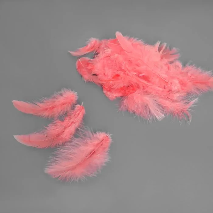 Перья цветные 8-10см коралловые (100 шт./уп.)